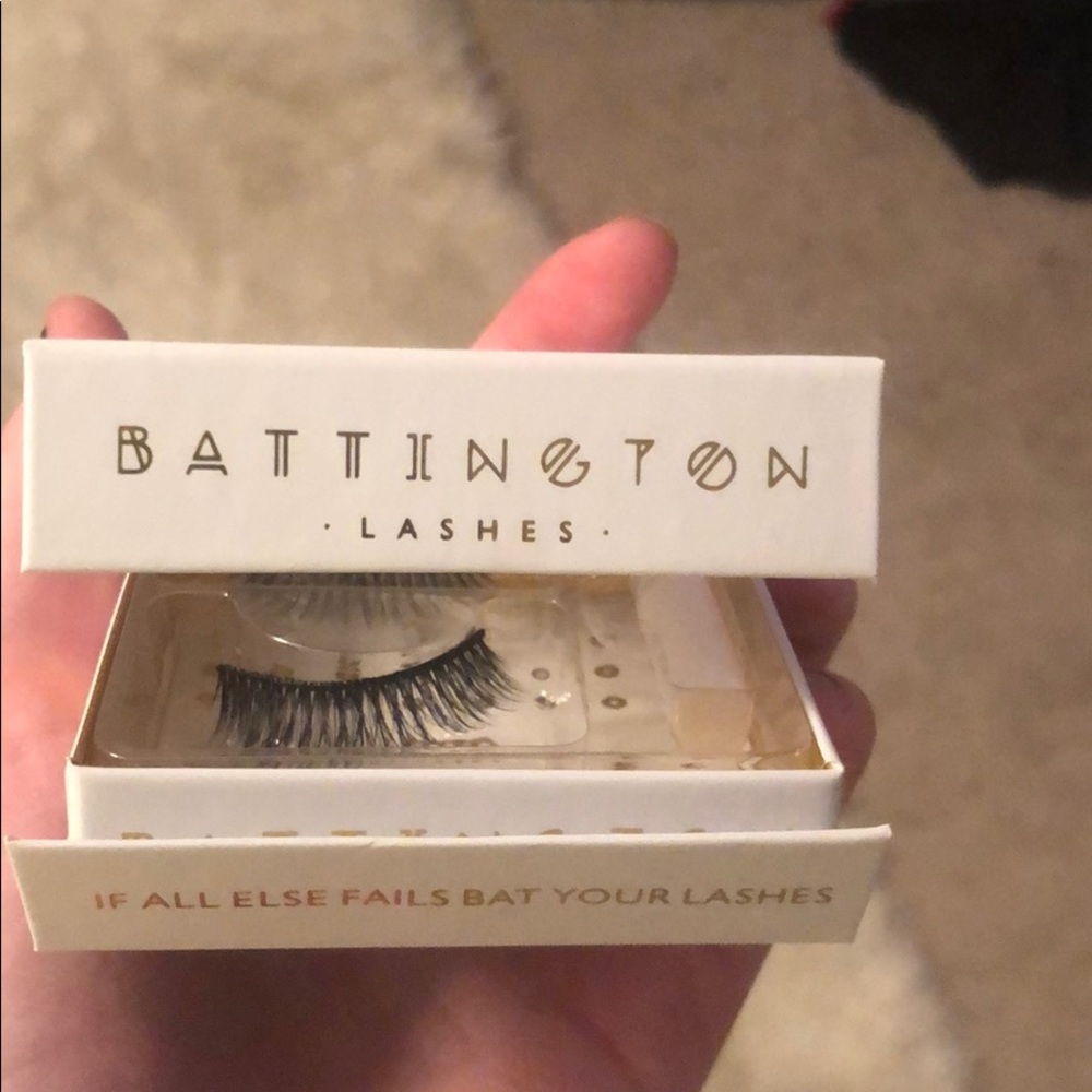 Lashes - Picture 3 of 3